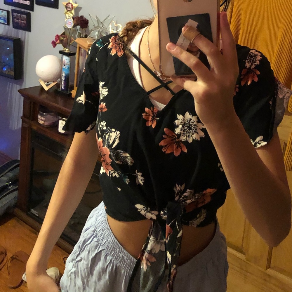 Tie crop top